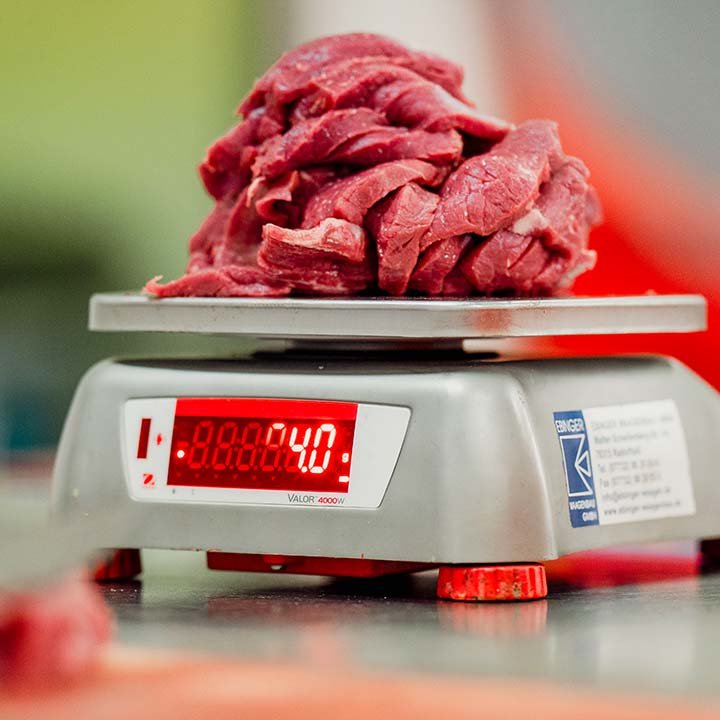 Fleisch auf der Waage